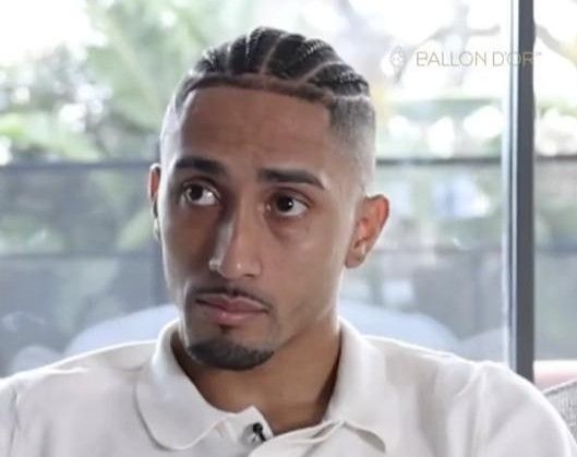 MK体育网页版-拉菲尼亚谈金球奖：对我而言，提名就已经是胜利了