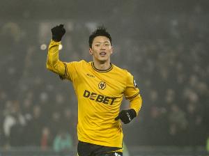 MK官网-talkSPORT：狼队不愿放拉尔森&amp;黄喜灿 接近签赫罗纳中卫克雷吉奇