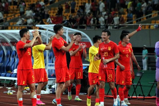 MK体育下载-张威变身锋卫摇摆人踢回老本行：很意外但充满感激